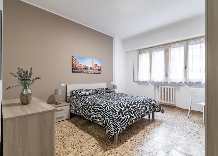 Apartment Guesthost - Roomy Close To Center