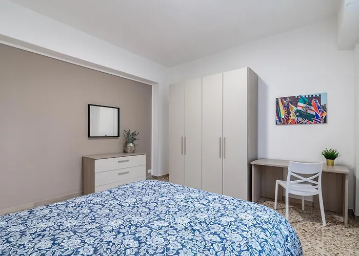 Guesthost - Roomy Close To Center Apartment Siena