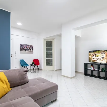 Guesthost - Roomy Close To Center Apartman