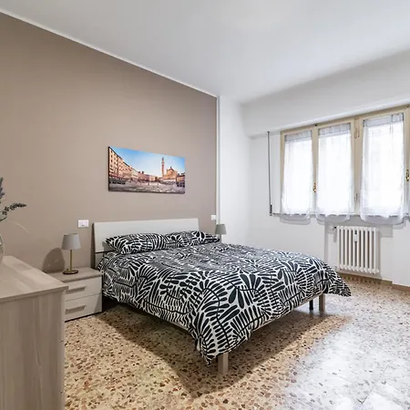 Apartman Guesthost - Roomy Close To Center