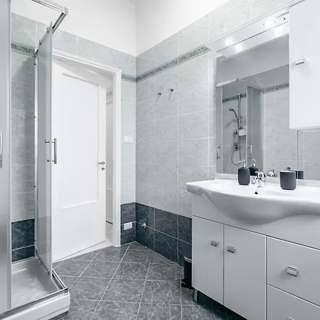 Roomy Close To Center! * سيينا