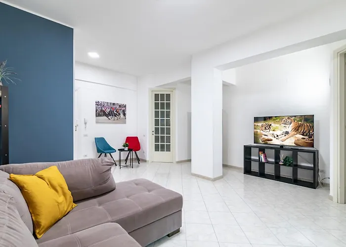 Roomy Close To Center! Apartamento