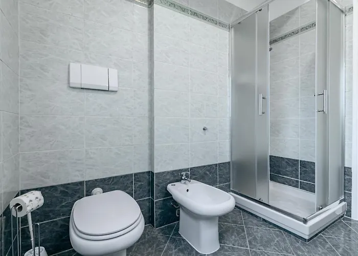 Roomy Close To Center! Apartamento