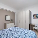 Guesthost - Roomy Close To Center Apartment Siena
