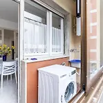 Guesthost - Roomy Close To Center Apartment Siena