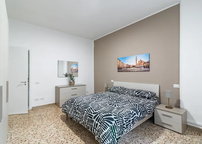 Guesthost - Roomy Close To Center شقة *